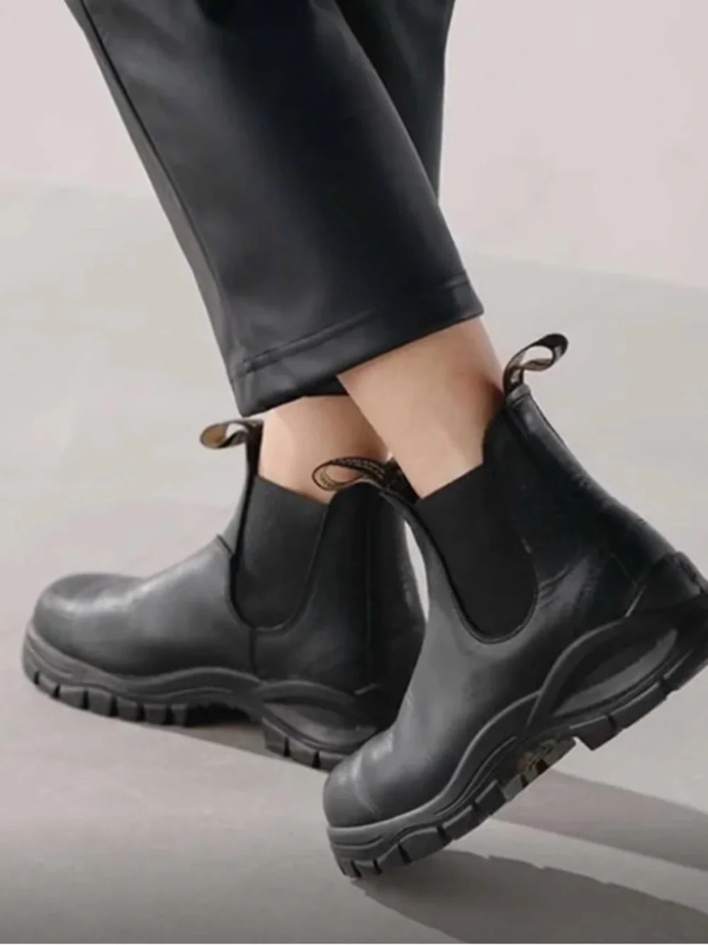 Blundsone 2239 Lug Black Chelsea Boots- Women's Slip-On Ankle Boots